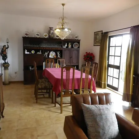 A Spacious 3 Bedroom In Casa Melia * Porches (Algarve)
