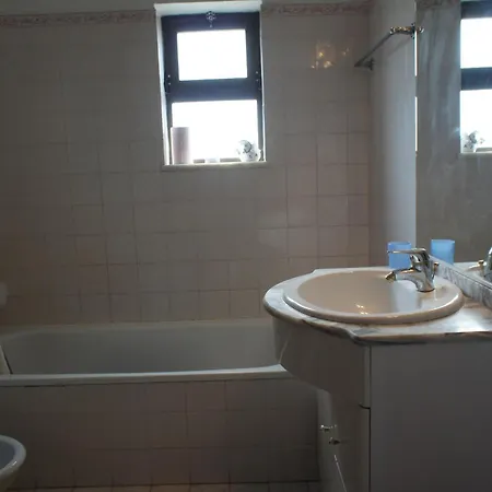 A Spacious 3 Bedroom In Casa Melia * Porches (Algarve)