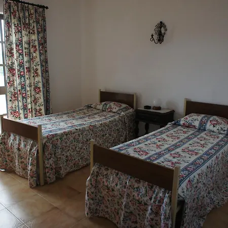 A Spacious 3 Bedroom In Casa Melia Porches (Algarve)