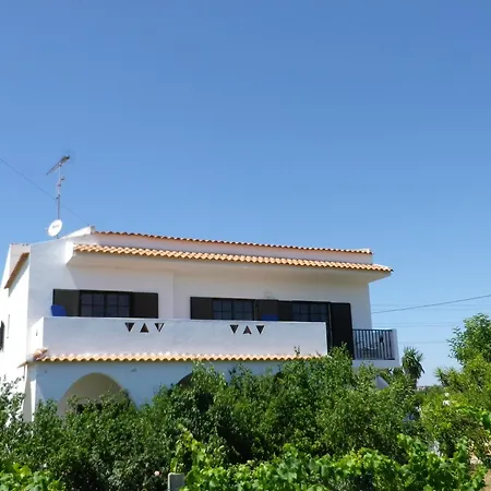 A Spacious 3 Bedroom In Casa Melia Porches (Algarve)