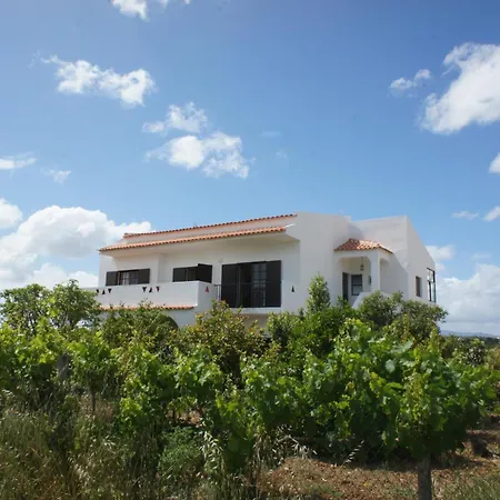 A Spacious 3 Bedroom In Casa Melia * Porches (Algarve)